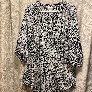 Tunic style 1/4 sleeve shirt